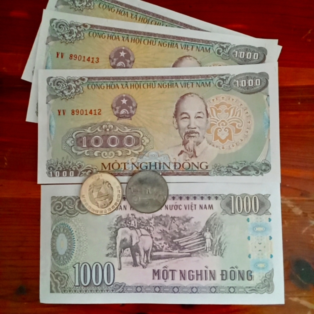 10 Piece 1988 UNC Vietnam Dong (Ho Chi Minh) Banknotes + UNC Korea FAO Coins